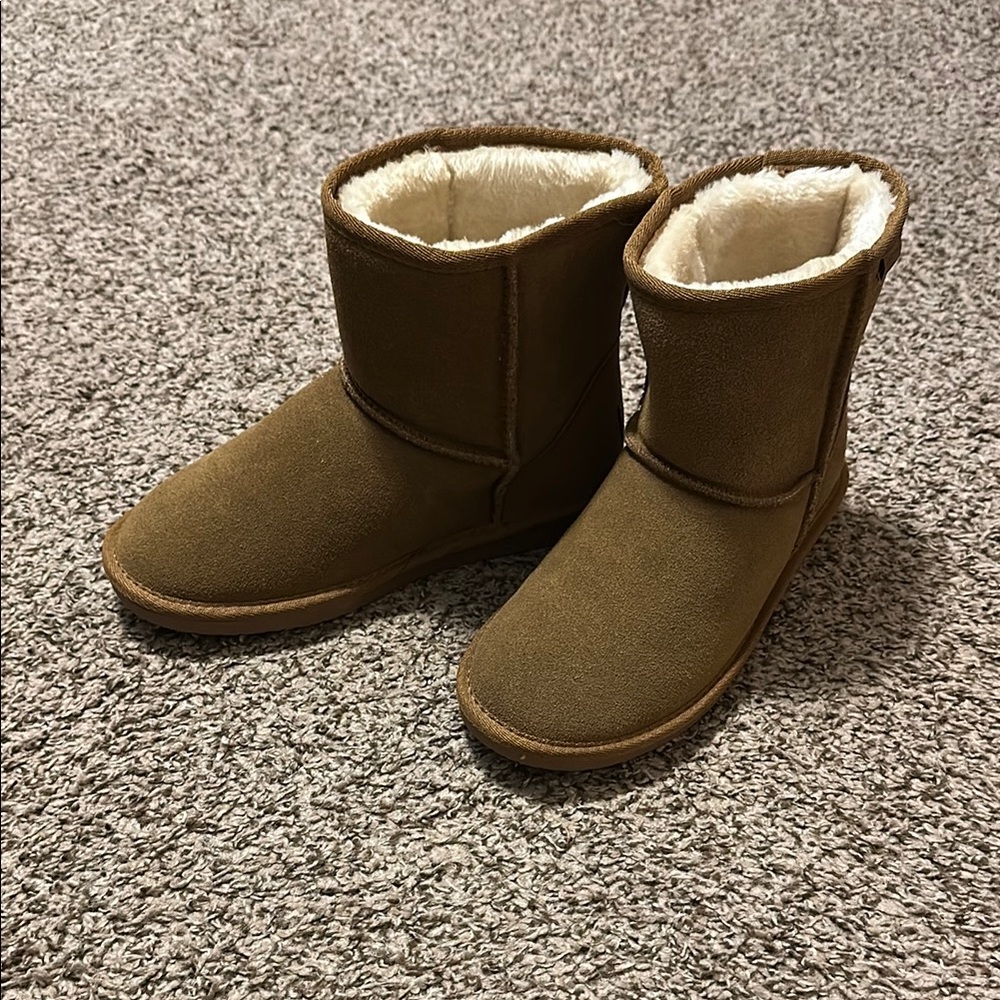 Minnetonka Tan Suede Ankle Boots with Plush Lining